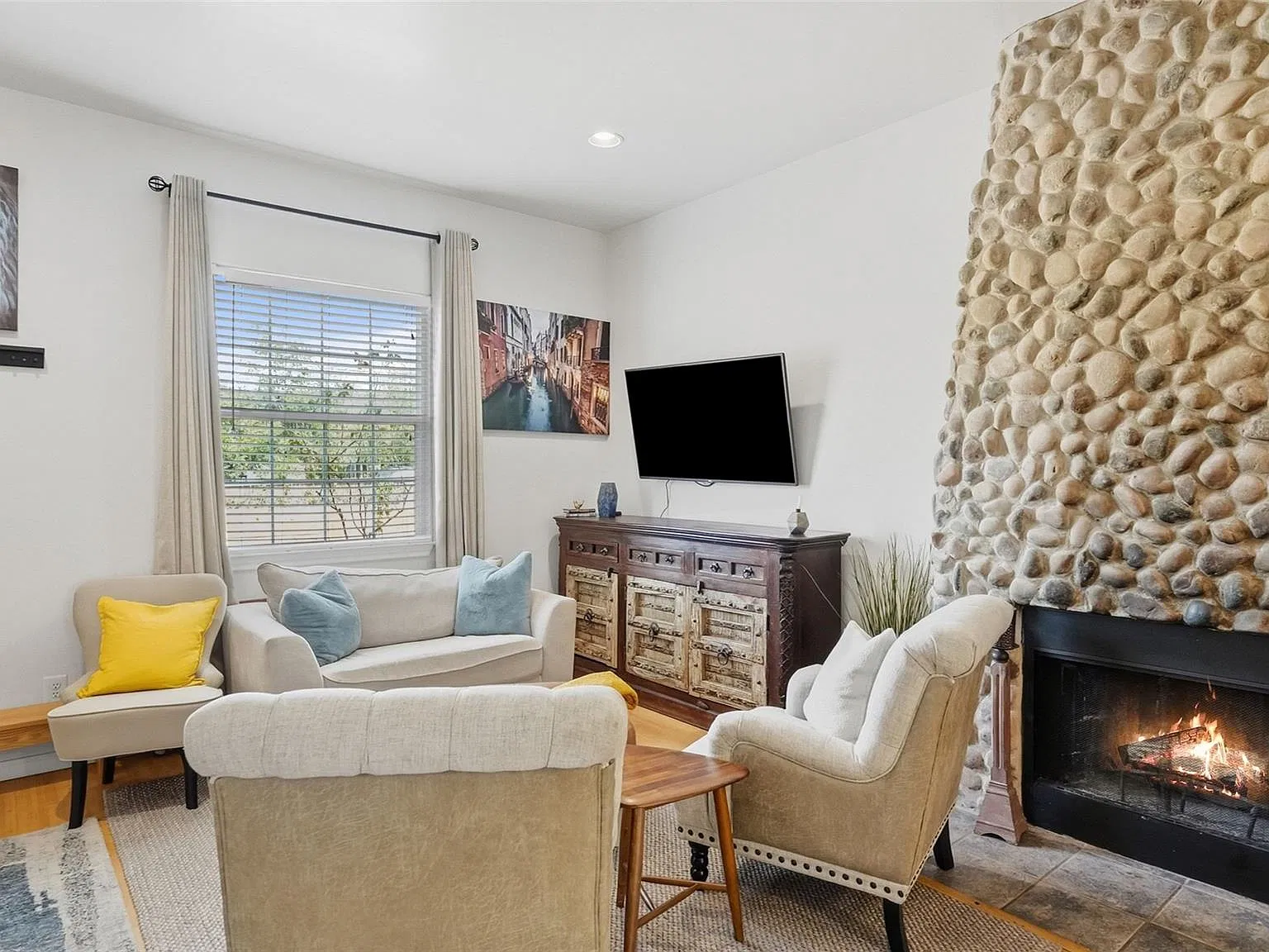 3 bed, 3.5 bath, 1776 sqft, $4,700 — Photo 4