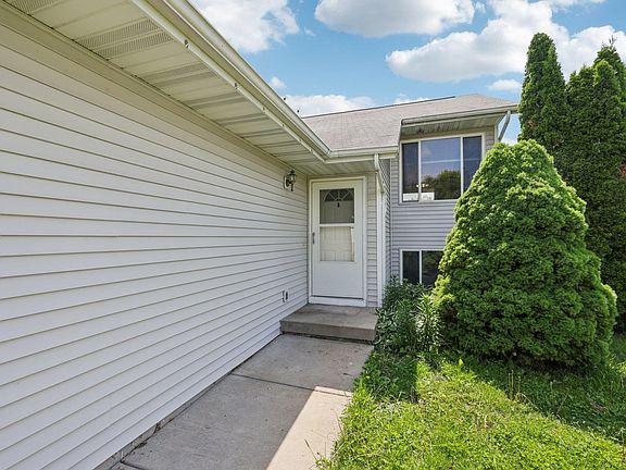 2nd image of 609-611 Eagle Crest Ct
