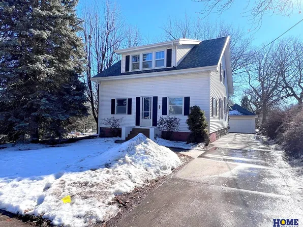 183 E Seward St, Seward, NE 68434