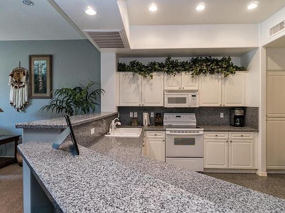 4th image of 3800 S Cantabria Cir Unit 1026
