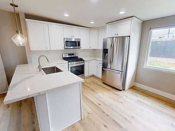 2nd image of 1007 Holly Ave
