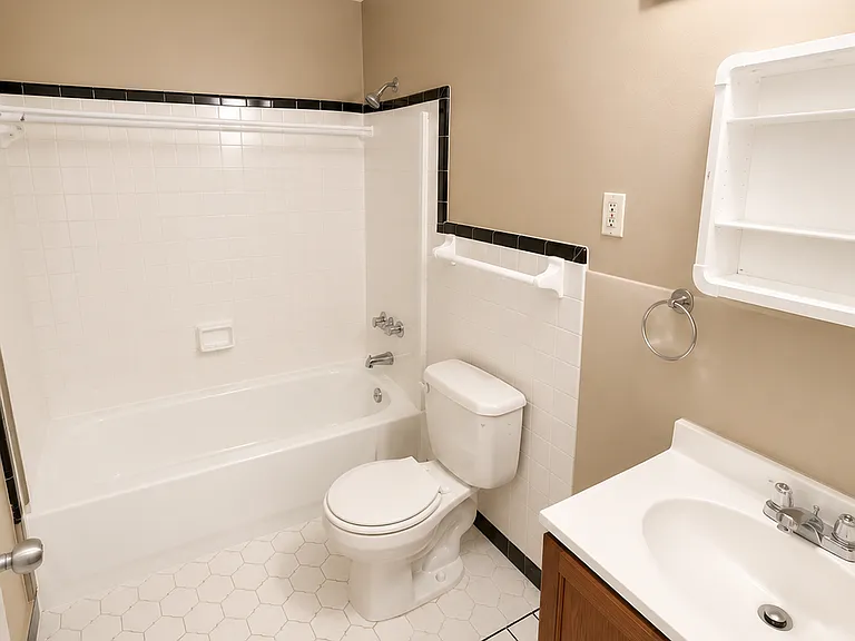 3258 Keystone Ave — Photo 2