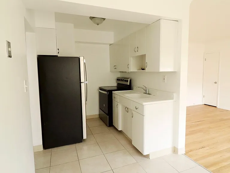 1451 Riverside Dr #5 — Photo 2