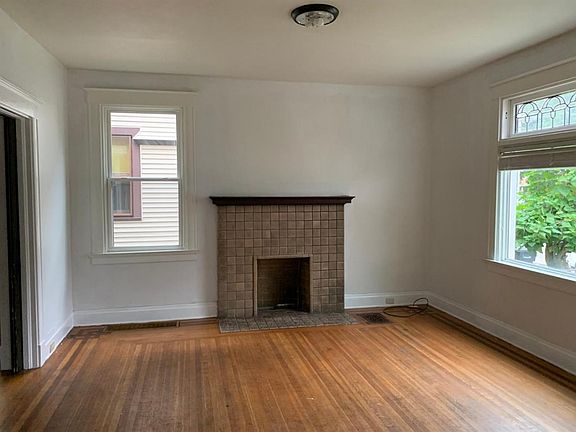 3rd image of 2212 Maplewood Ave