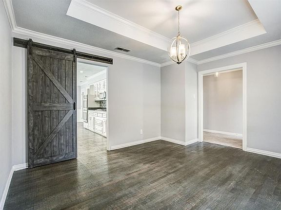 3rd image of 2713 Meadowbrook Ct