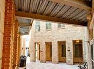 1235 W George St #P-31, Chicago, IL 60657