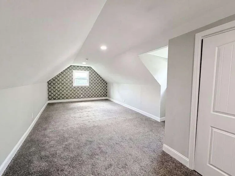 462 Ballyclare Ter — Photo 14