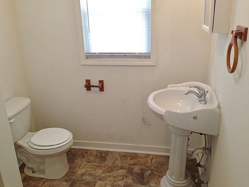 5th image of 1116 N Belmont Ave