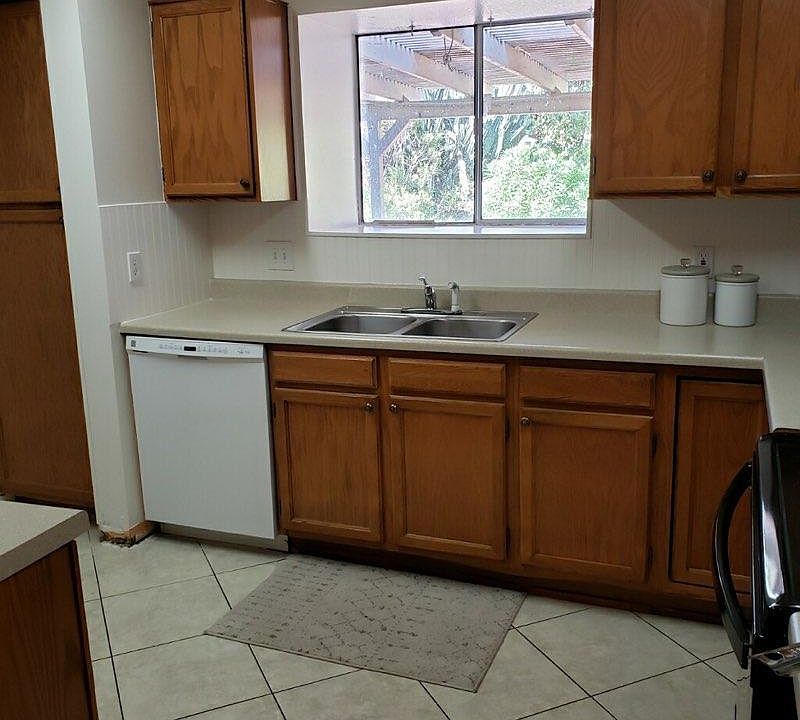 2nd image of 4934 E Hobart St