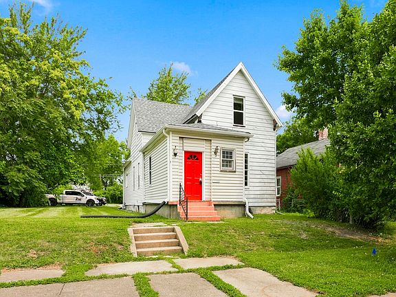 2nd image of 1415 Summit St