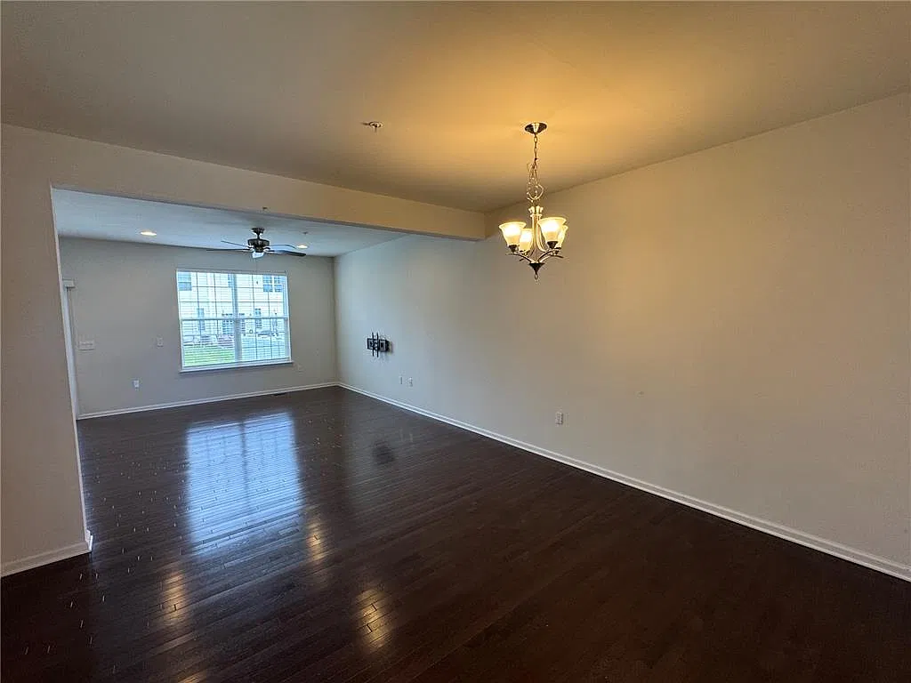 3 bed, 2.5 bath, 2139 sqft, $2,800 — Photo 4