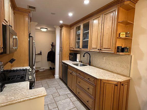 3rd image of 155 Indian Hollow Ct