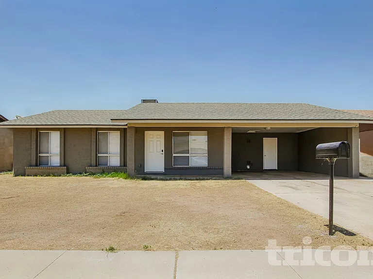 8806 W Pinchot Ave — Photo 1