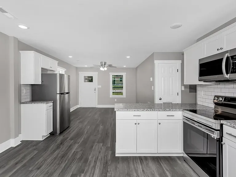 908 Fairway Dr NW — Photo 7