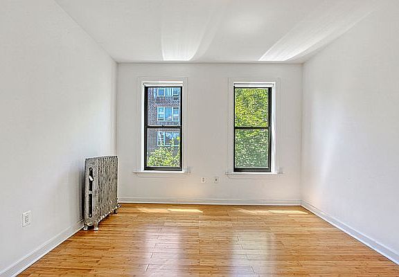 3rd image of 146 Fenimore St APT D2