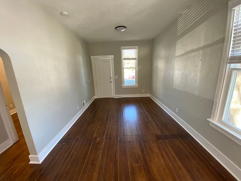 1411 Center St — Photo 3