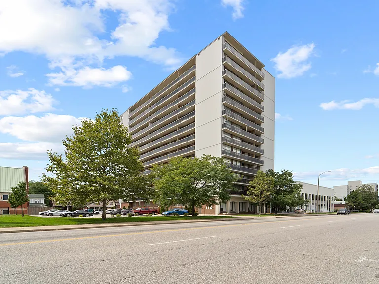 1541 Ouellette Ave — Photo 3