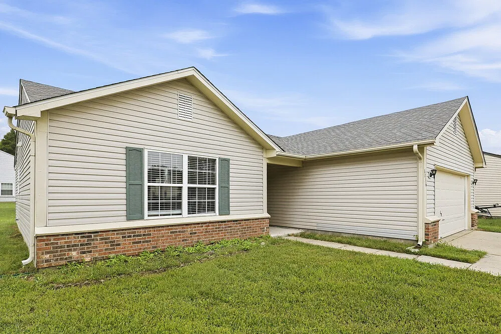 3 bed, 2.0 bath, 1248 sqft, $1,620 — Photo 2