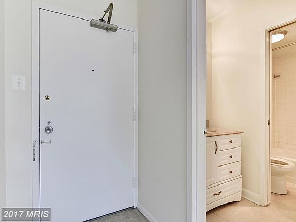 5th image of 4515 Willard Ave APT 2019