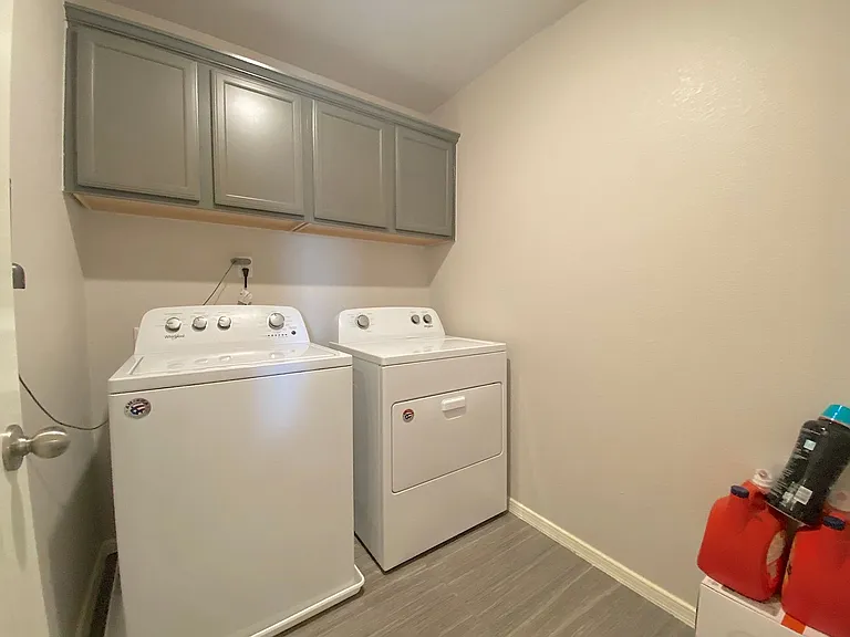 528 Delancey St — Photo 16