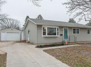 317 La Salle Dr SW, Cedar Rapids, IA 52404