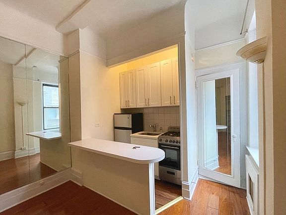 4th image of 778 Madison Ave #D5