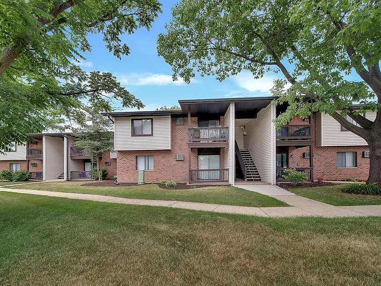 Wing Park Apartments — Photo 12