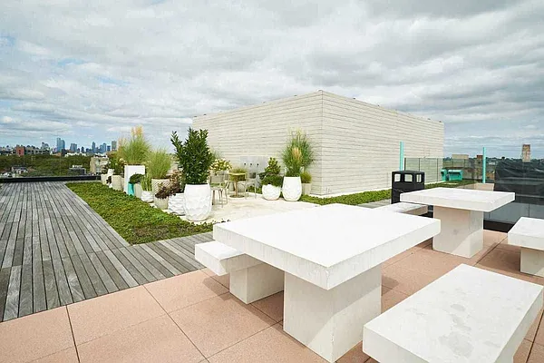 Rented by Lodger Corp | media 43