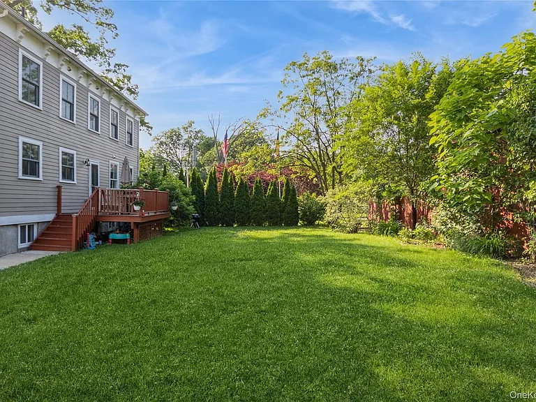 120 Verplanck Ave — Photo 35