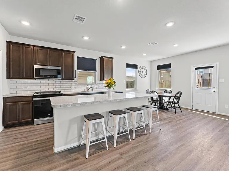 5343 Marisol Cove Dr — Photo 10