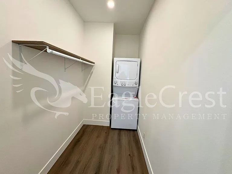420 Ankeny St — Photo 16