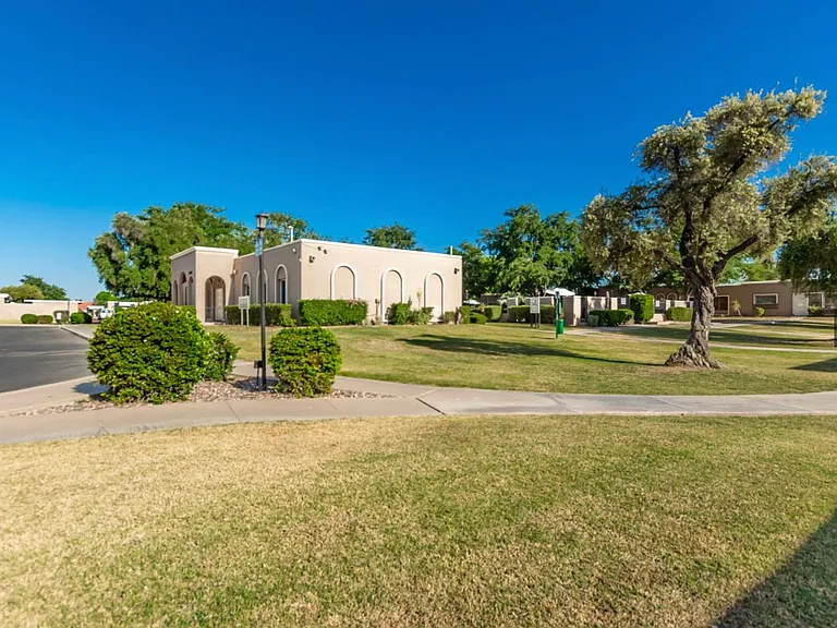 5885 E Thomas Rd — Photo 3