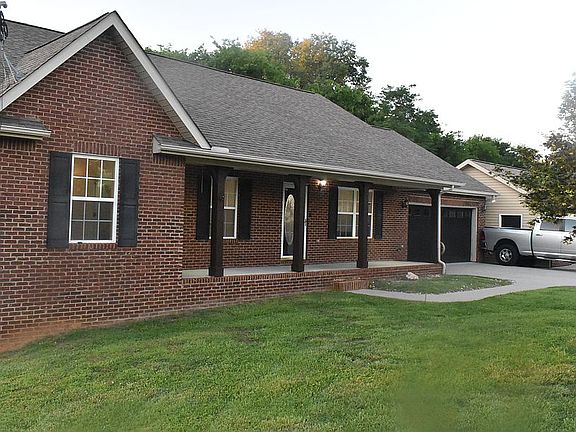 3rd image of 1737 Sharp Dr
