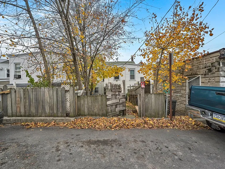 1323 W Norwegian St — Photo 20