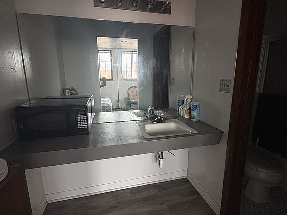 3rd image of 310 Adams St #44