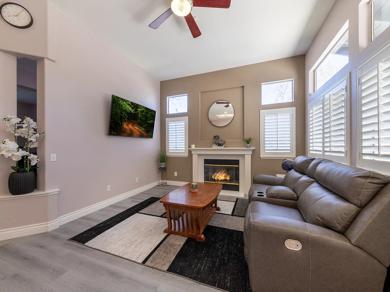 4 bed, 1894 sqft, $7,500 — Photo 2