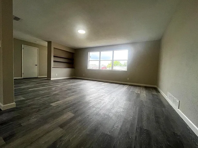 1409 Cadillac Dr — Photo 9