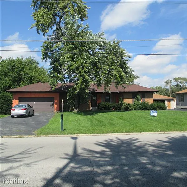 3338 Bernice Rd photo 1