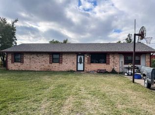 120 S Mitchell Rd, Hennessey, OK 73742