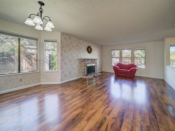 3rd image of 117 Cheryl Court