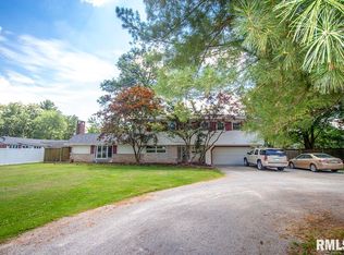 1029 E Calumet St, Centralia, IL 62801