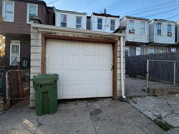 5th image of 603 N Robinson St