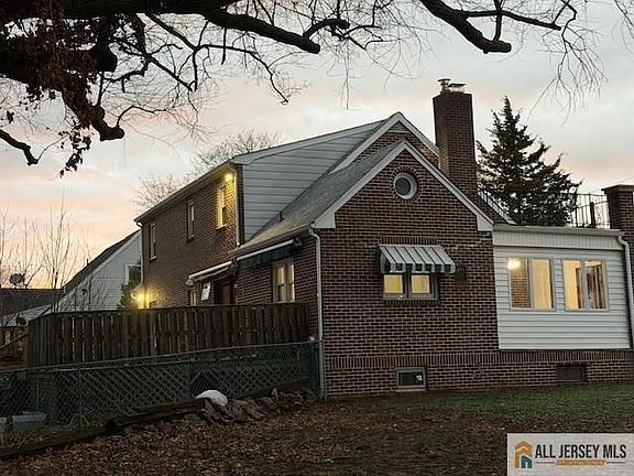 3rd image of 18 Fountain St #A
