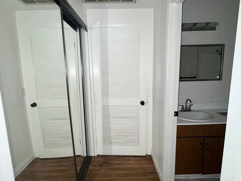 5250 Bellingham Ave — Photo 11