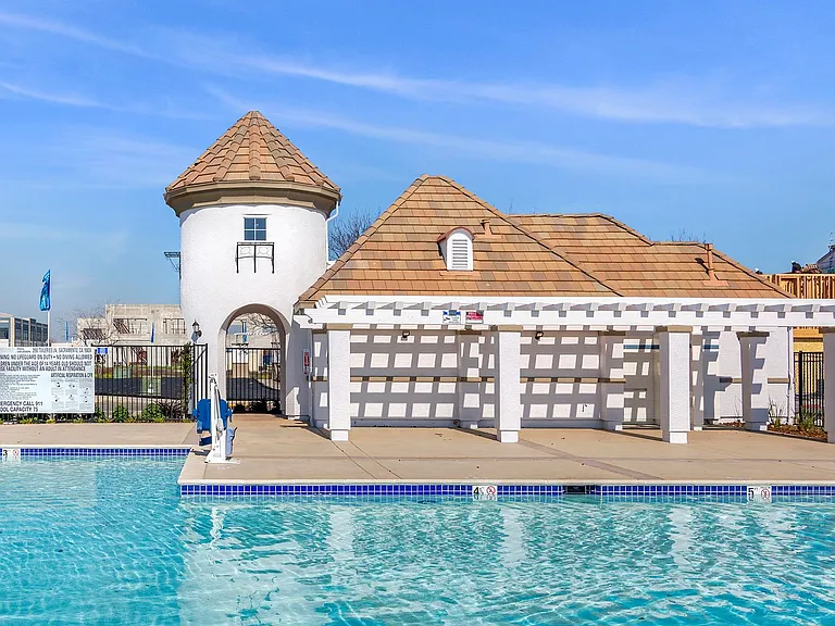 Spacious Townhomes in Provence at Natomas — Photo 55