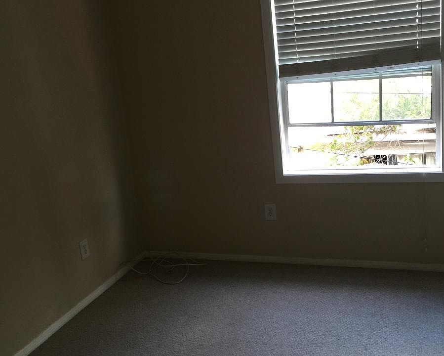 2nd image of 2611 S Fremont Ave #B
