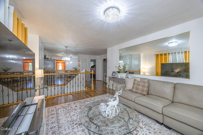 4th image of 821 Hillside Avenue