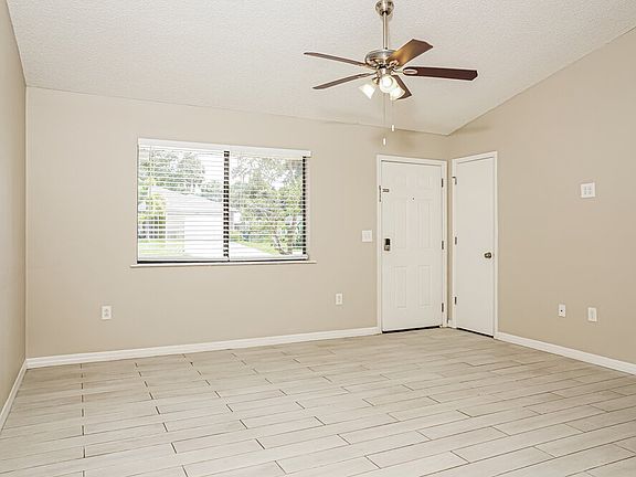 4th image of 2912 Crane Ave