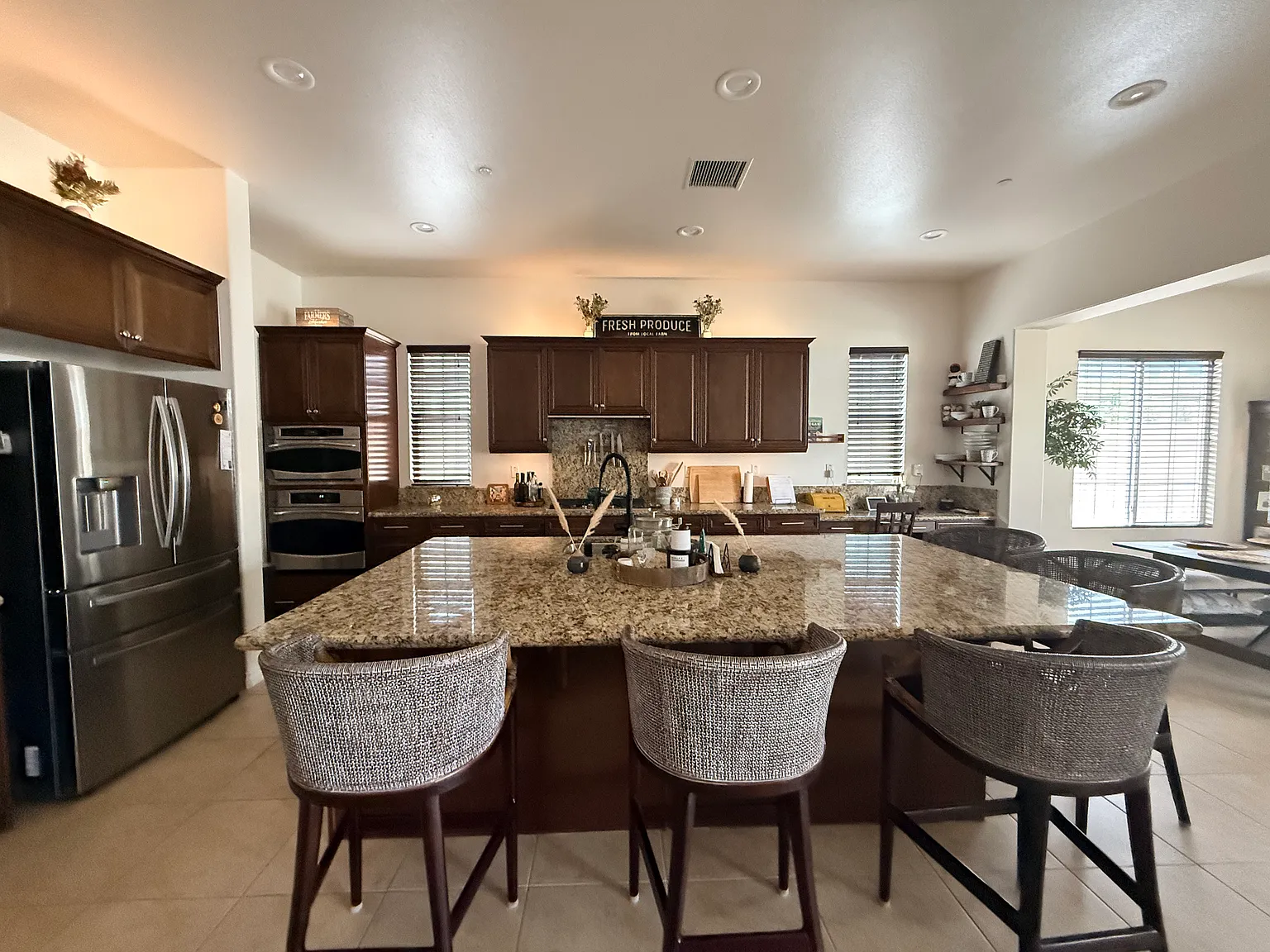 3 bed, 3.5 bath, 3853 sqft, $7,500 — Photo 4