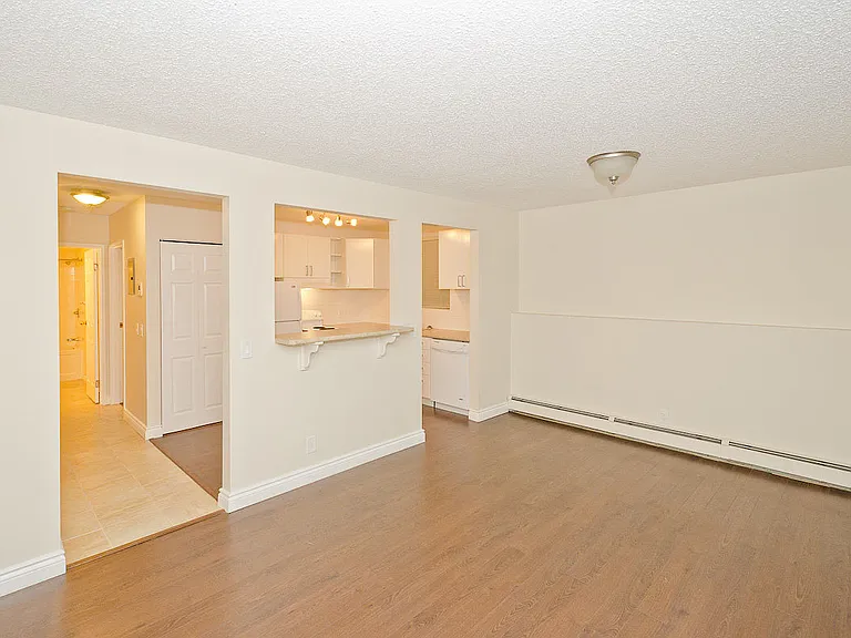 247 20th Ave NE #1 — Photo 8